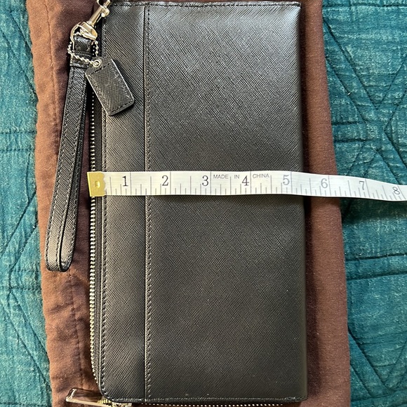 Coach zippered wallet/wristlet - Picture 4 of 13
